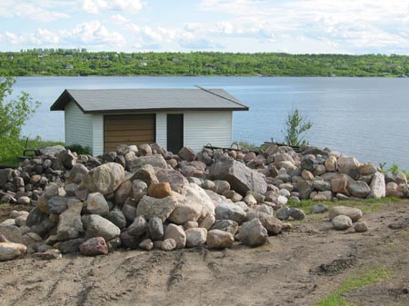 E June 2004